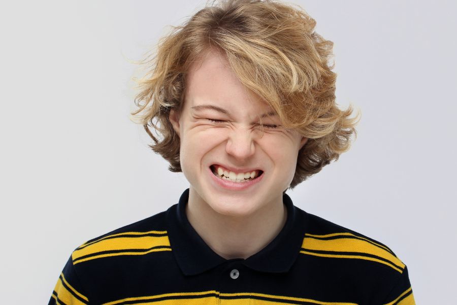 ¿Qué hacer si rechinas los dientes?